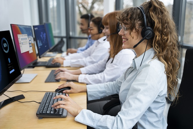 people-working-call-center.jpg